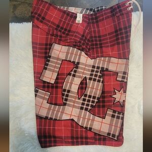 DC Shoe Co Swim‎ Board Shorts Big Logo Mens Sz 34 Long Y2k Style Red Plaid